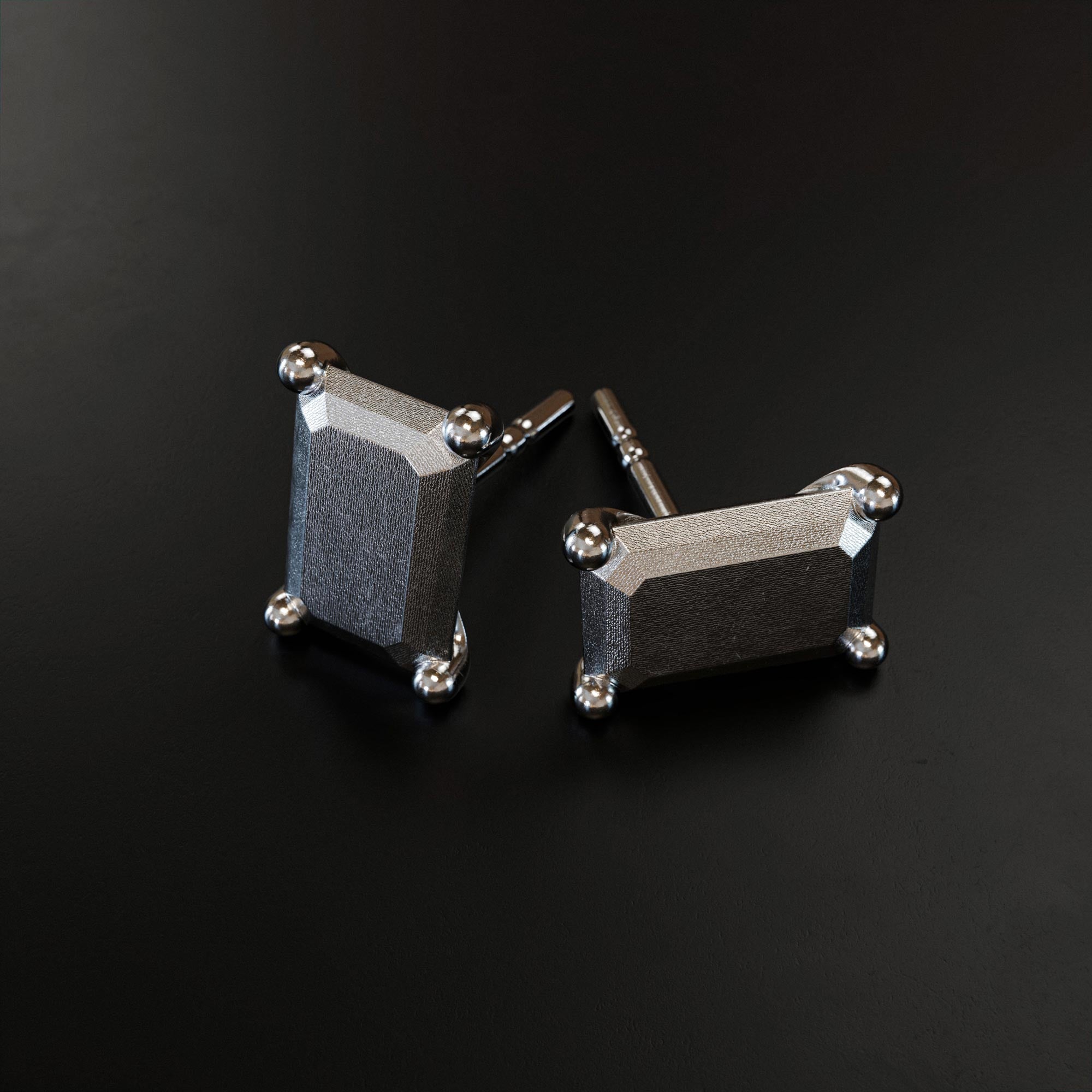Handmade small platinum emerald earring from the LOST collection by OFFFHAND. Designed by Michael Rüscher.