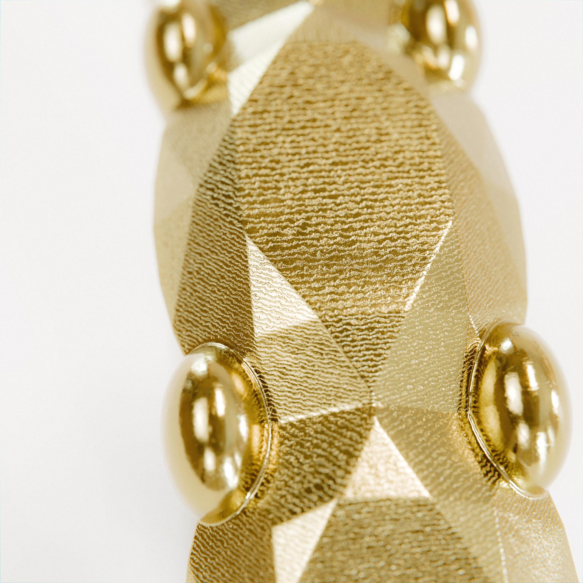 Detail view of the handmade medium gold memoire ring from the LOST collection by OFFFHAND. Designed by Michael Rüscher.