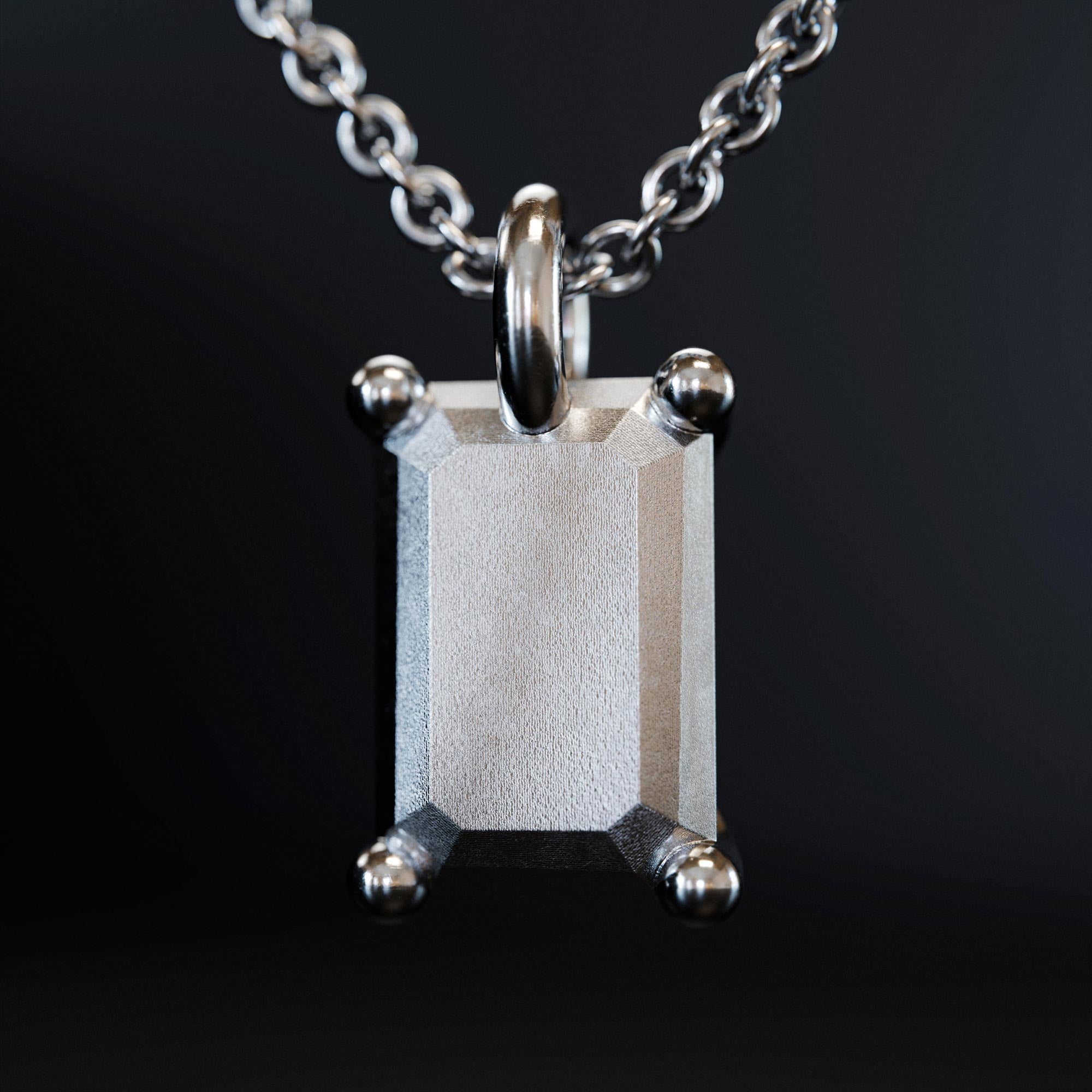 Charm Emerald Large Platinum