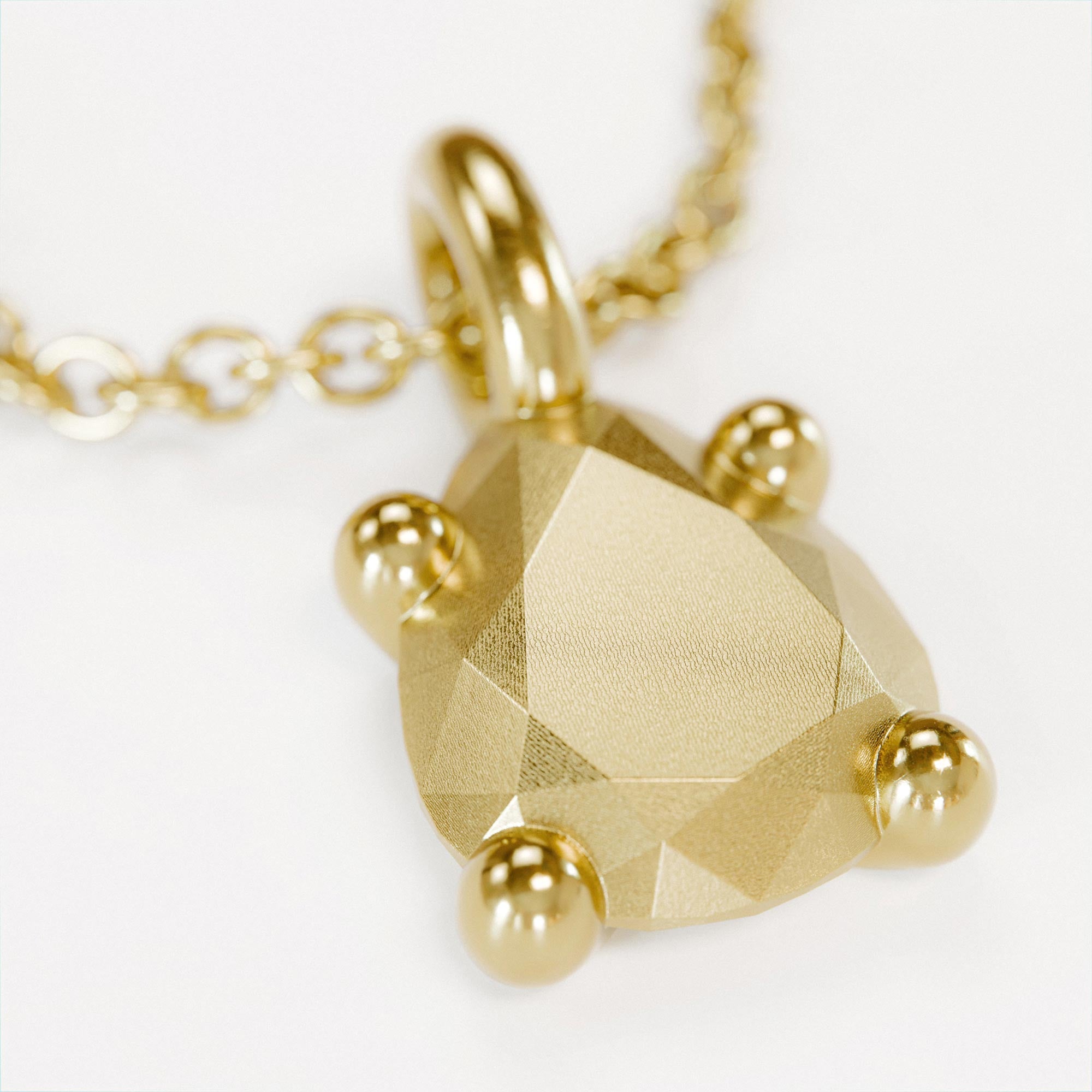 Charm Pear Large Gold