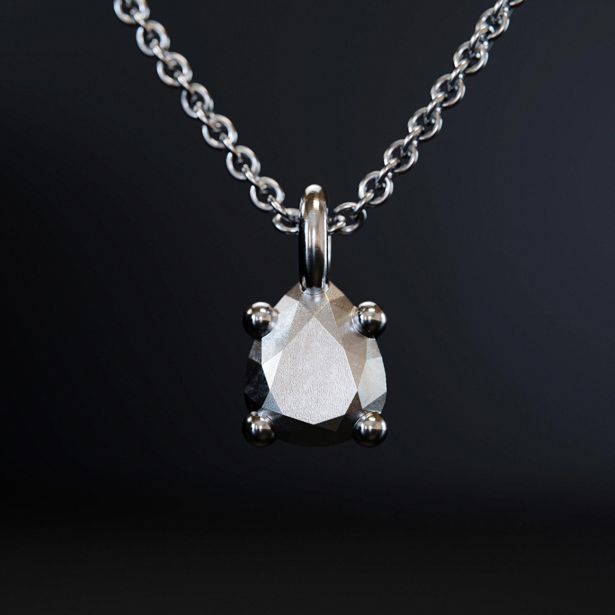 Charm Pear Large Platinum