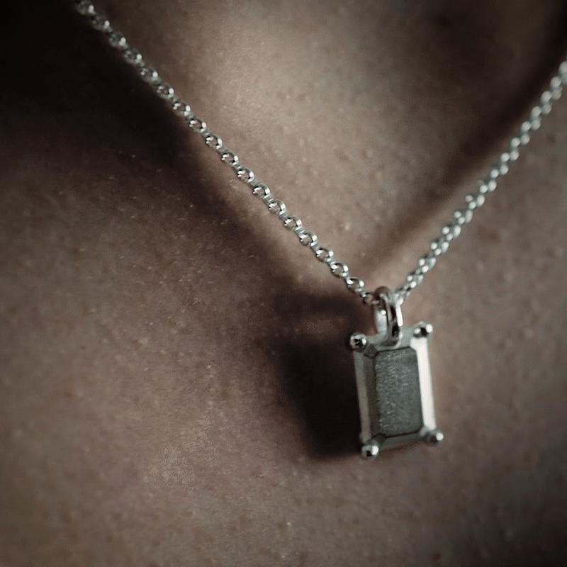 Charm Emerald Large Platinum