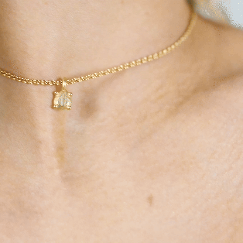 Charm Pear Small Gold